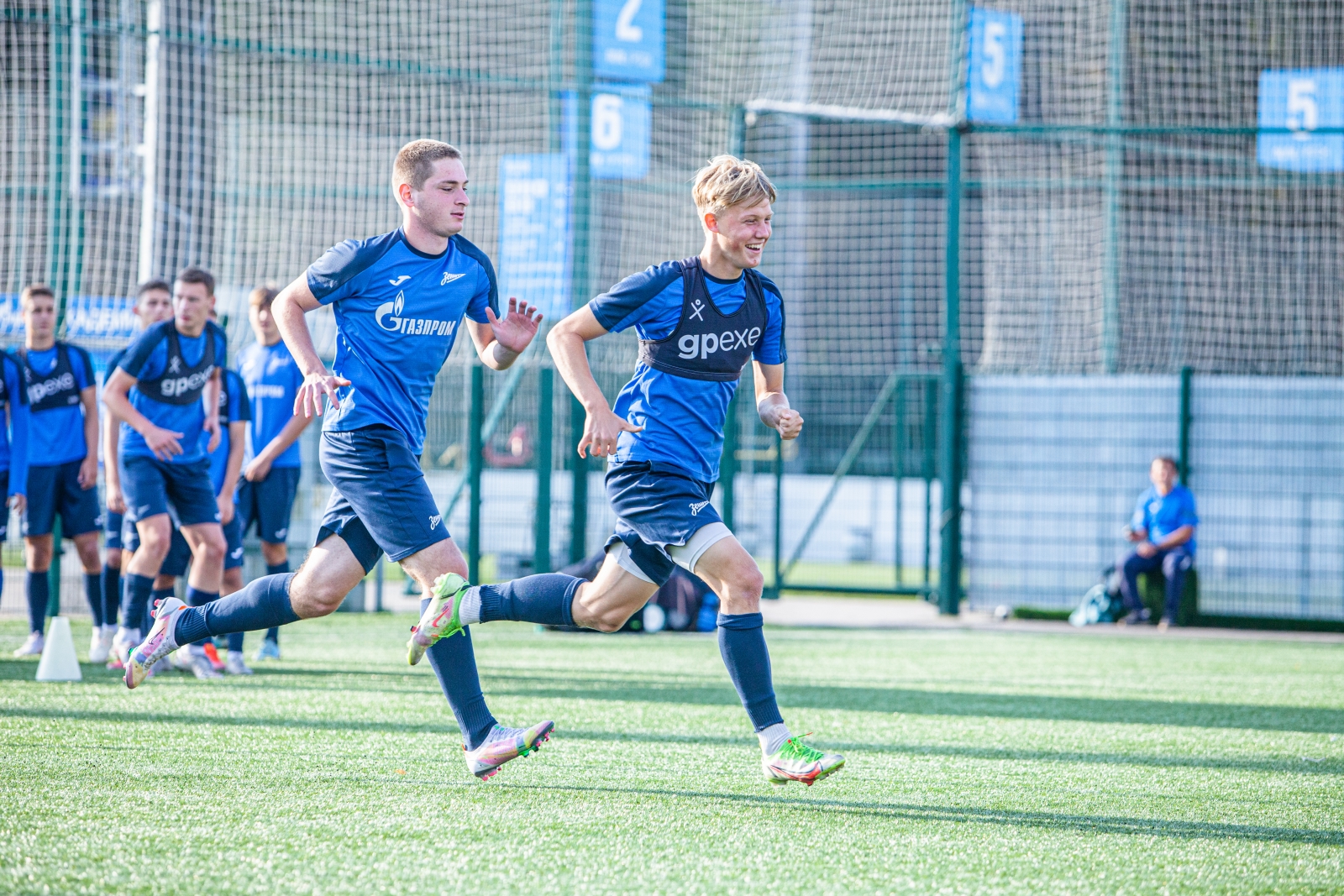 Совместная тренировка команд «Газпром»-Академии ФК «Зенит» 2006 и 2007 годов рождения