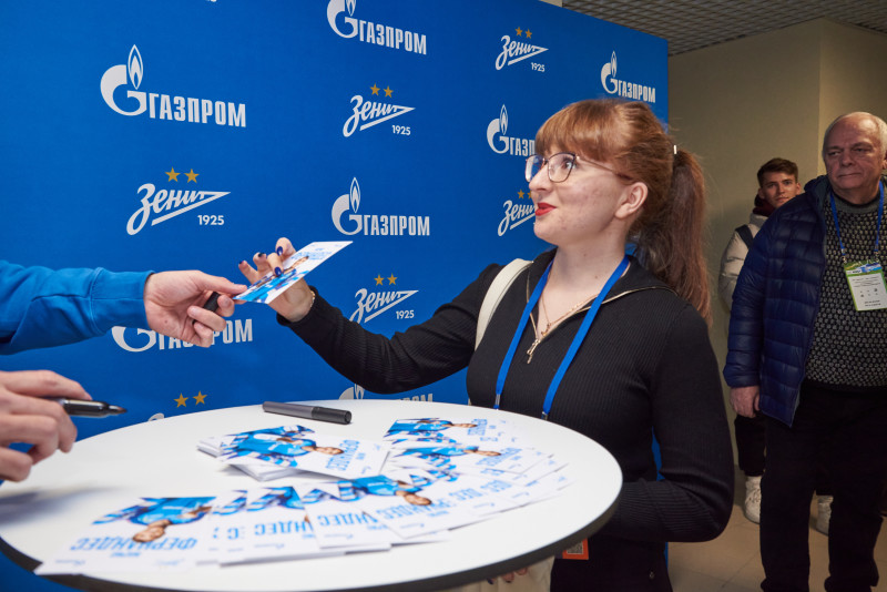 Автограф-сессия с Марио Фернандесом для победителей «Зенит — спортпрогноз»