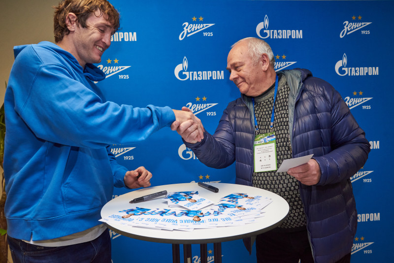 Автограф-сессия с Марио Фернандесом для победителей «Зенит — спортпрогноз»