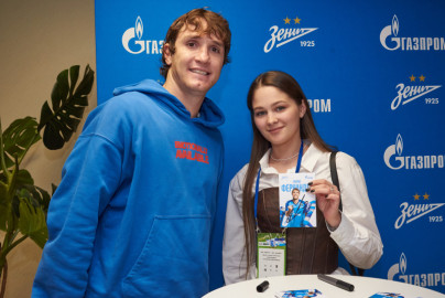 Автограф-сессия с Марио Фернандесом для победителей «Зенит — спортпрогноз»