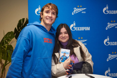 Автограф-сессия с Марио Фернандесом для победителей «Зенит — спортпрогноз»