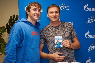 Автограф-сессия с Марио Фернандесом для победителей «Зенит — спортпрогноз»