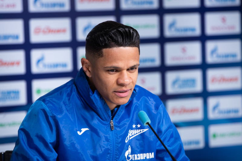 Дуглас Сантос на пресс-конференции перед матчем с «Каснодаром»
