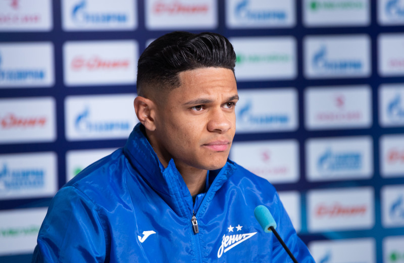 Дуглас Сантос на пресс-конференции перед матчем с «Каснодаром»