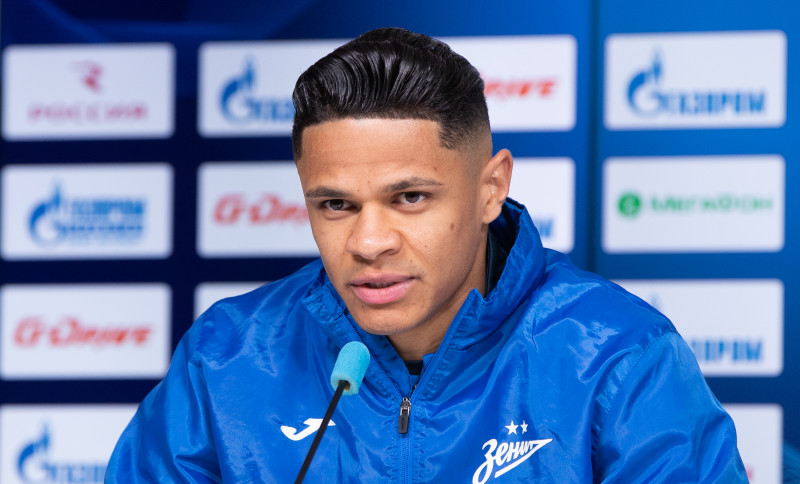 Дуглас Сантос на пресс-конференции перед матчем с «Каснодаром»