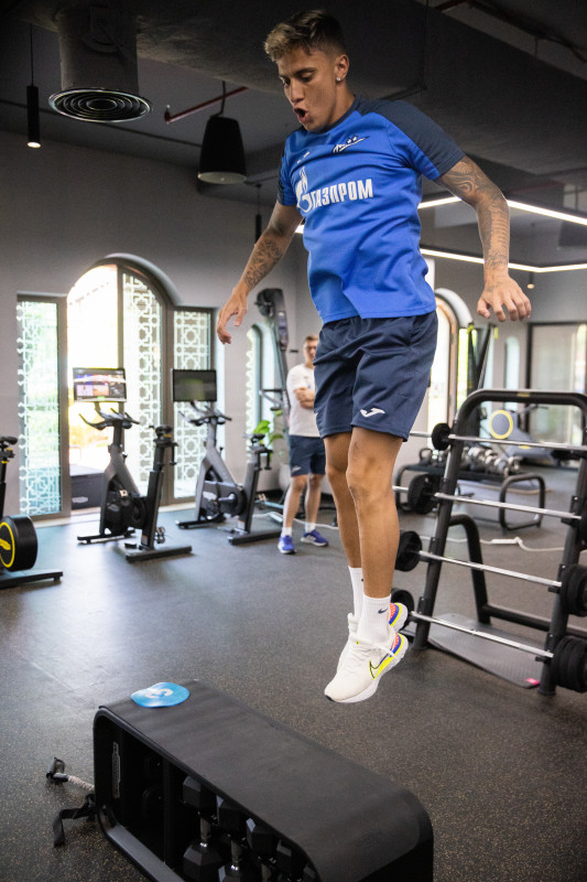 Зимние «Газпром» — тренировочные сборы в Абу-Даби. 20 января, утренняя тренировка