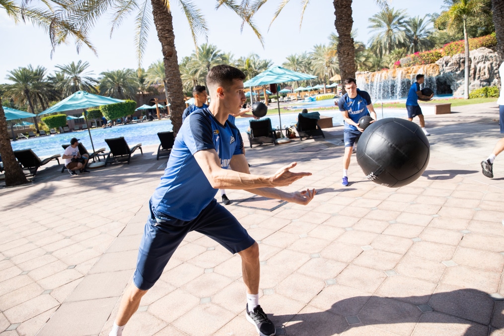 Зимние «Газпром» — тренировочные сборы в Абу-Даби. 20 января, утренняя тренировка