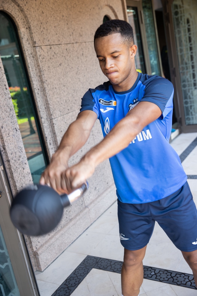 Зимние «Газпром» — тренировочные сборы в Абу-Даби. 20 января, утренняя тренировка