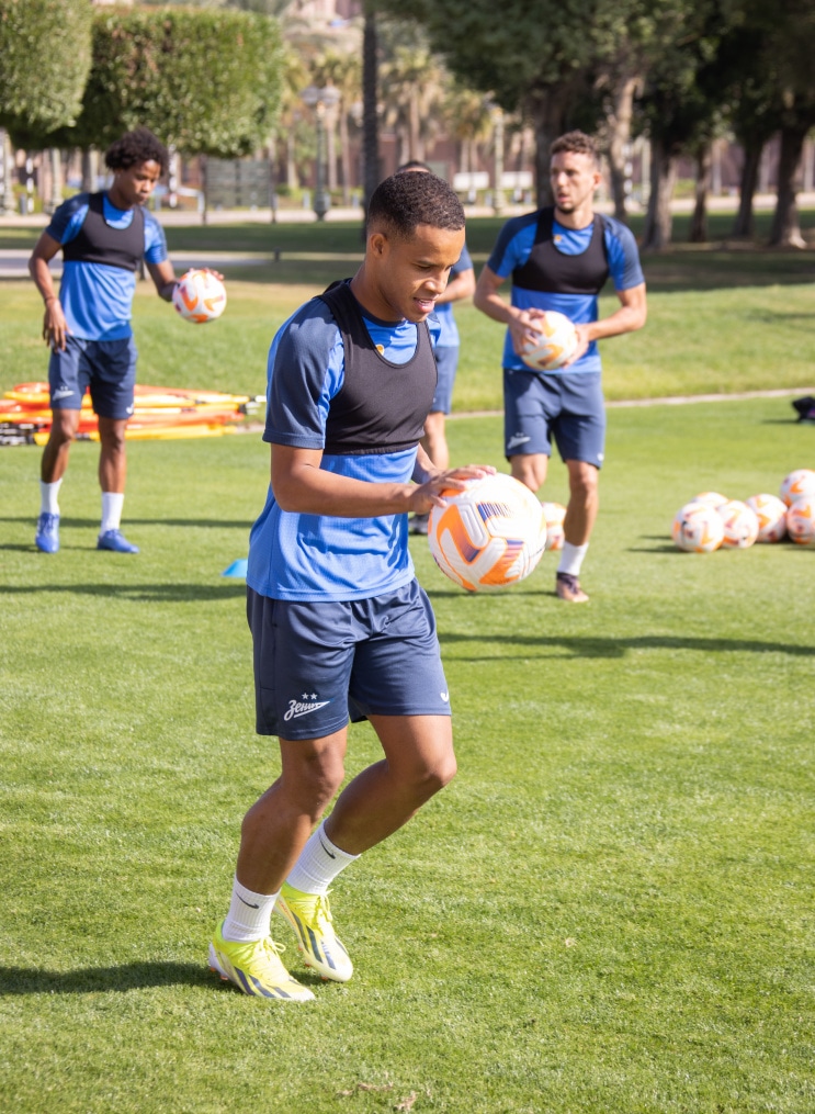 Зимние «Газпром» — тренировочные сборы в Абу-Даби. 26 января, утренняя тренировка