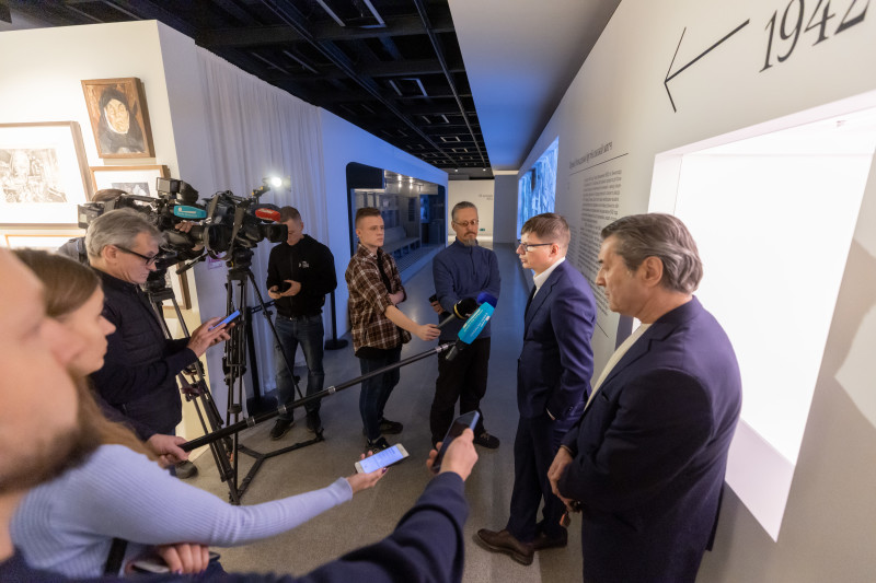 Андрей Аршавин и Анатолий Давыдов на открытии выставки «Город-герой Ленинград»