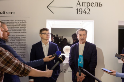 Андрей Аршавин и Анатолий Давыдов на открытии выставки «Город-герой Ленинград»