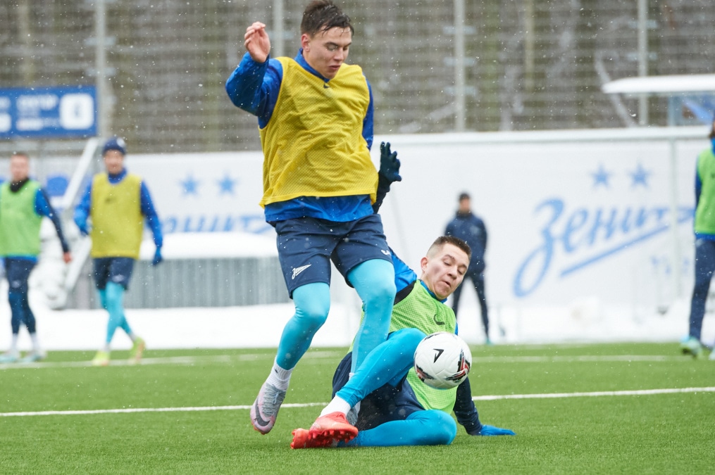 Тренировка «Зенита»-2 в Удельном парке