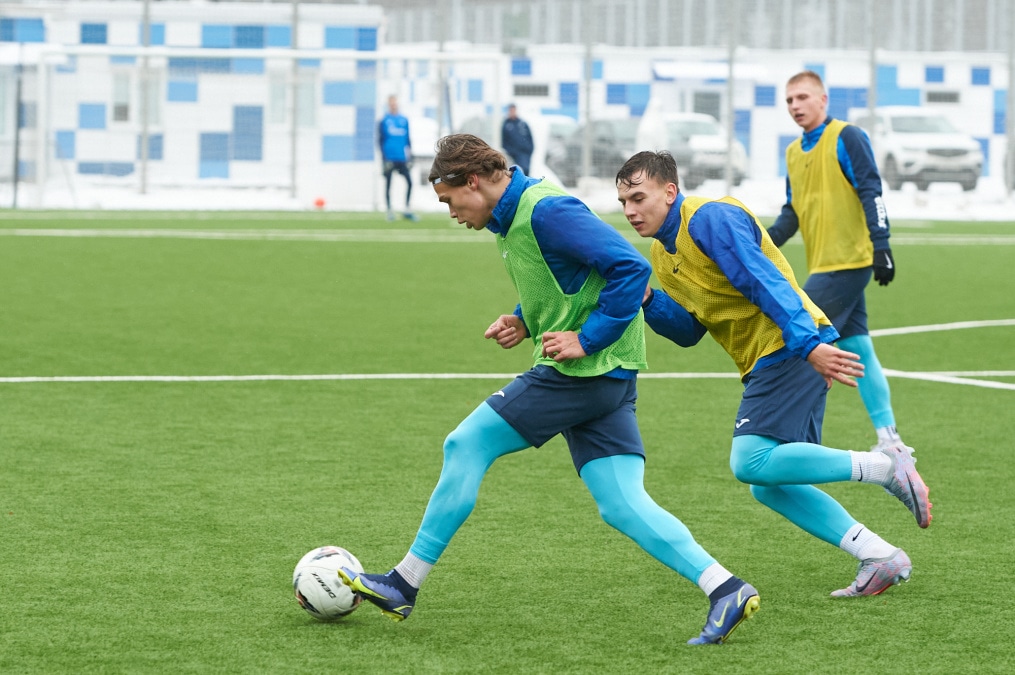 Тренировка «Зенита»-2 в Удельном парке