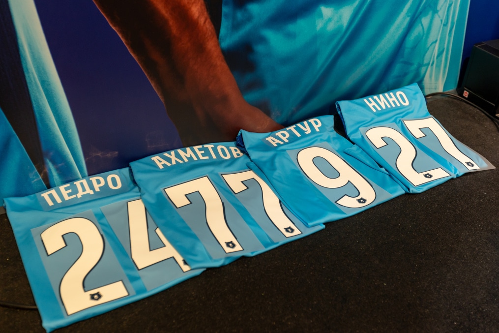 Презентация новичков сине-бело-голубых в магазине «Зенит-Арена»