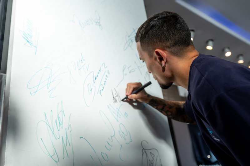 Презентация новичков сине-бело-голубых в магазине «Зенит-Арена»