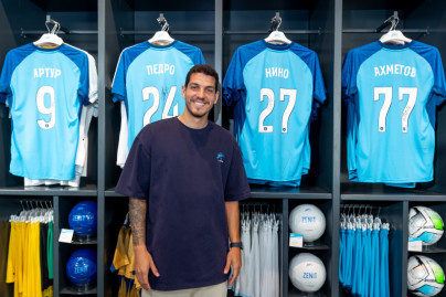 Презентация новичков сине-бело-голубых в магазине «Зенит-Арена»