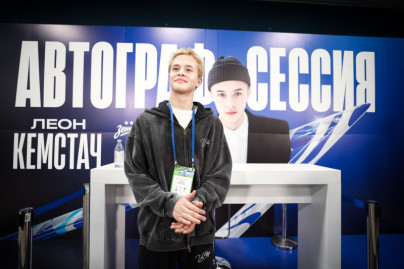 Автограф-сессия Леона Кемстач перед матчем с «Балтикой»