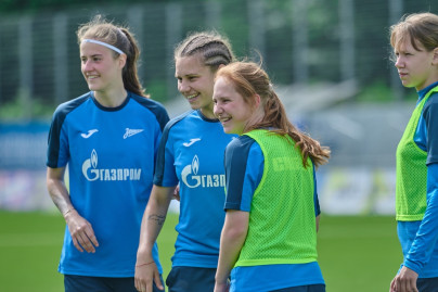 Тренировка женской молодежной команды перед матчем с «Крыльями Советов»