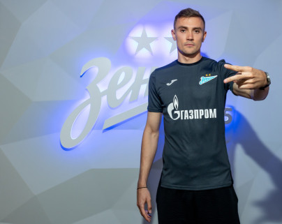 Вратарь Евгений Латышонок в офисе «Зенита»