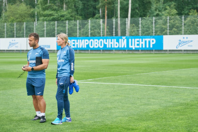 Тренировка женской команды в Удельном парке