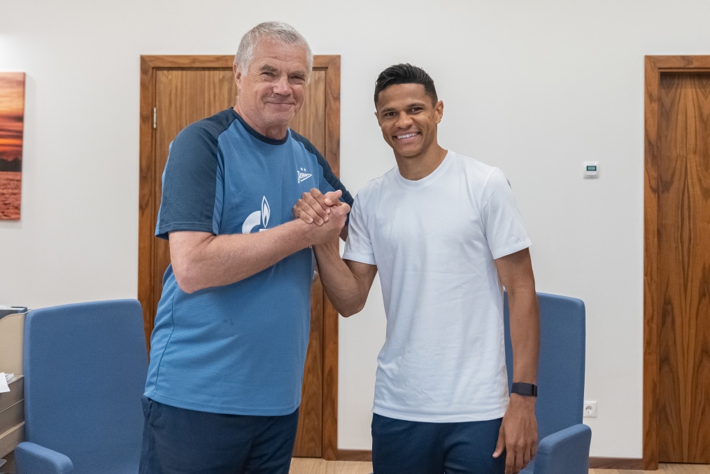 «Зенит» продлил контракт с Дугласом Сантосом