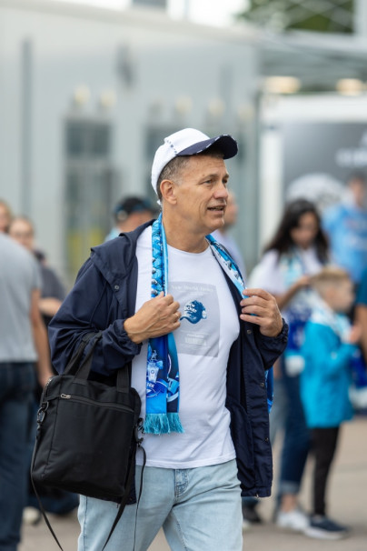 Все в наших цветах: болельщики на матче «Зенит» — «Ростов»