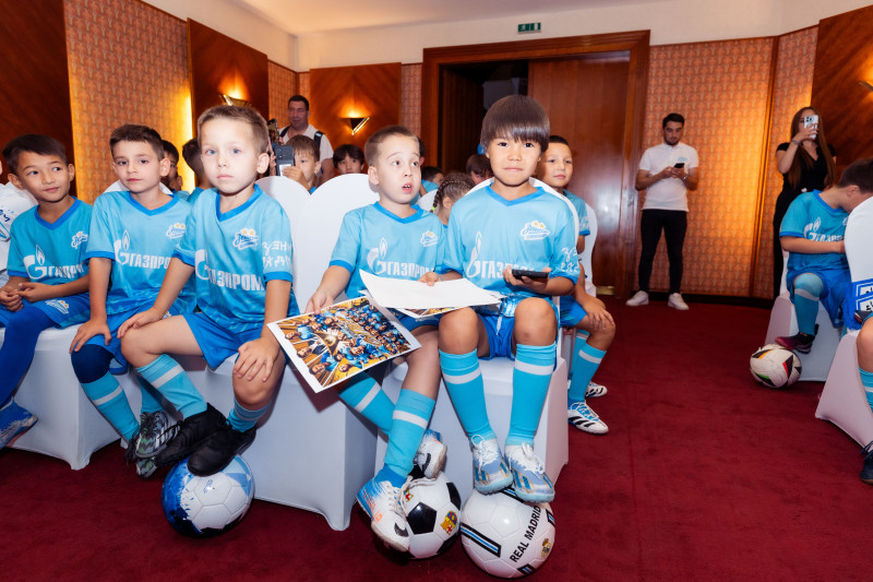 Автограф-сессия для воспитанников школы «Зенит-Чемпионика» в Алма-Ате