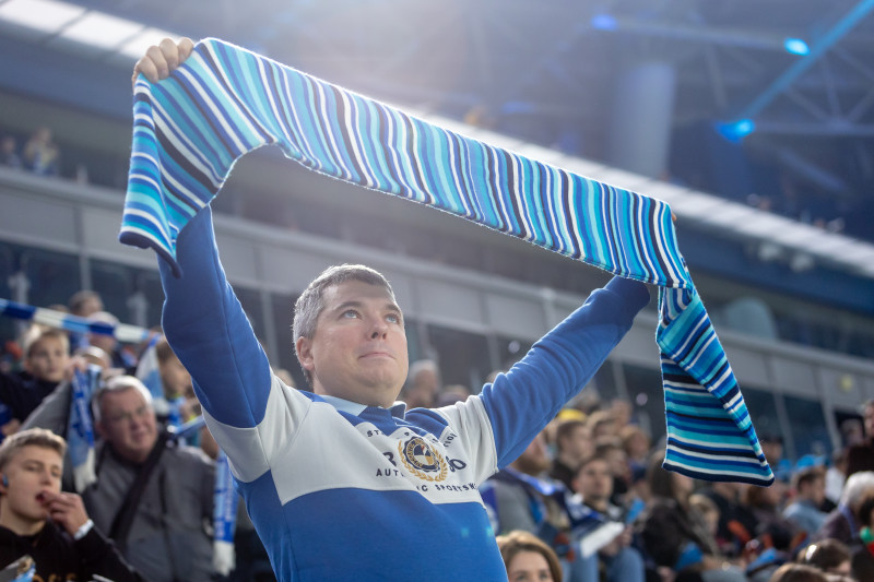 «Все в наших цветах»: болельщики на матче «Зенит»—«Локомотив»