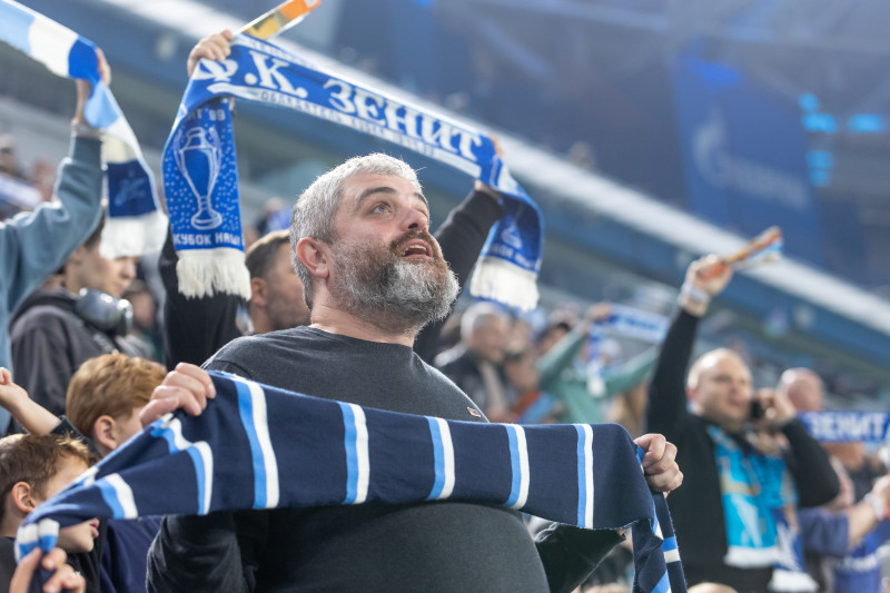 «Все в наших цветах»: болельщики на матче «Зенит»—«Локомотив»