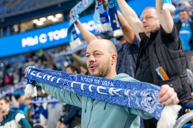 «Все в наших цветах»: болельщики на матче «Зенит»—«Локомотив»