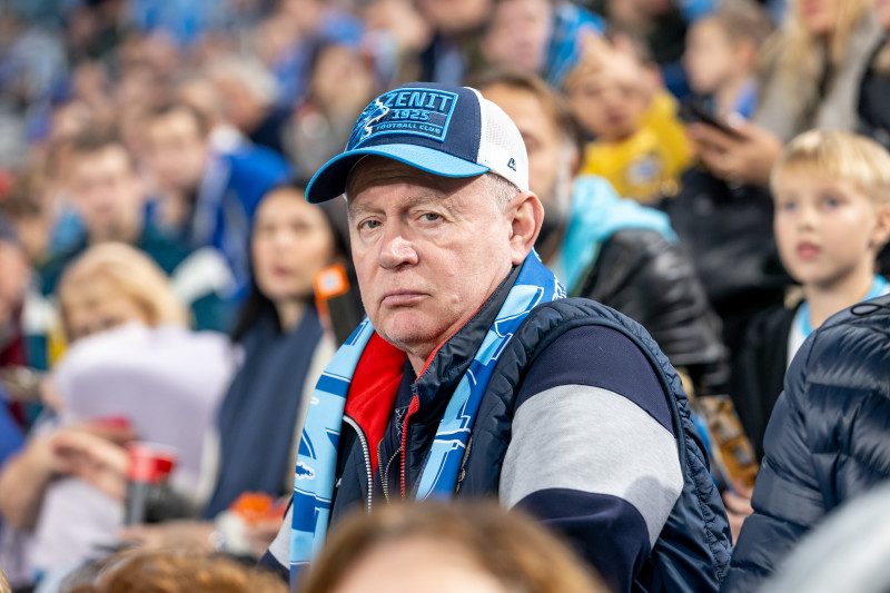 «Все в наших цветах»: болельщики на матче «Зенит»—«Локомотив»