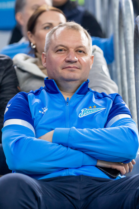 «Все в наших цветах»: болельщики на матче «Зенит»—«Локомотив»