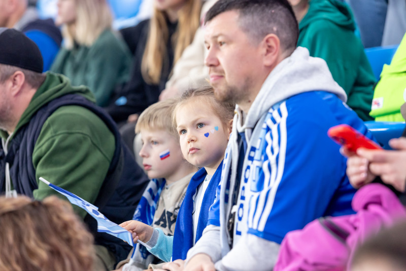 «Все в наших цветах»: болельщики на матче «Зенит»—«Локомотив»