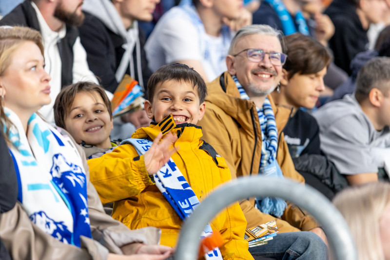 «Все в наших цветах»: болельщики на матче «Зенит»—«Локомотив»