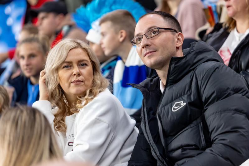 «Все в наших цветах»: болельщики на матче «Зенит»—«Локомотив»