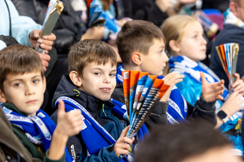 «Все в наших цветах»: болельщики на матче «Зенит»—«Локомотив»