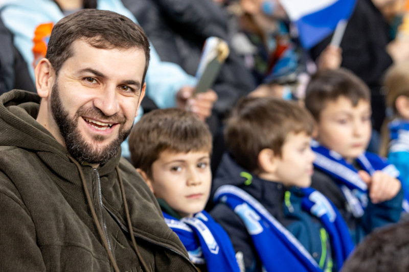 «Все в наших цветах»: болельщики на матче «Зенит»—«Локомотив»