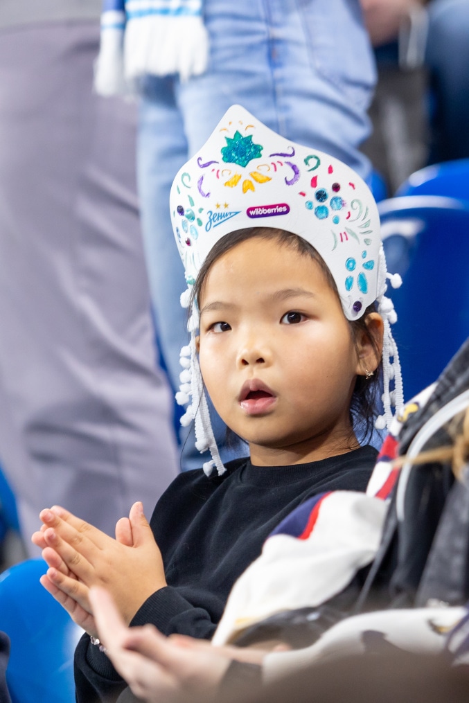 «Все в наших цветах»: болельщики на матче «Зенит»—«Локомотив»