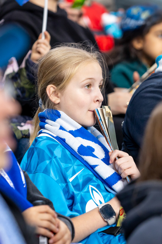 «Все в наших цветах»: болельщики на матче «Зенит»—«Локомотив»