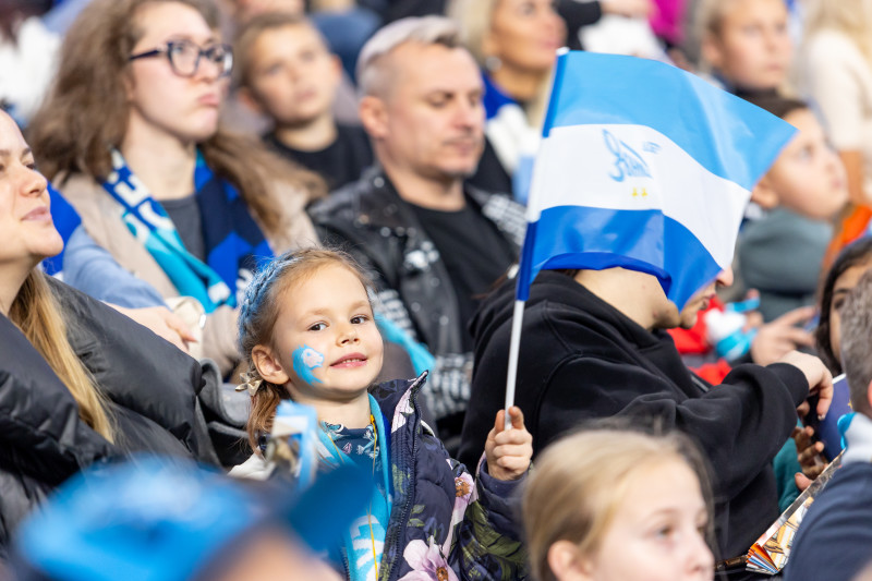 «Все в наших цветах»: болельщики на матче «Зенит»—«Локомотив»