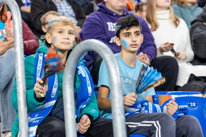 «Все в наших цветах»: болельщики на матче «Зенит»—«Локомотив»