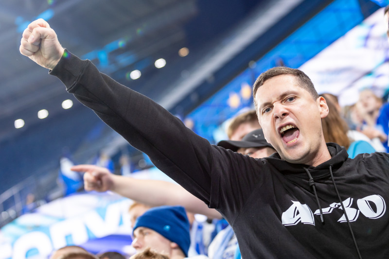 «Все в наших цветах»: болельщики на матче «Зенит»—«Локомотив»