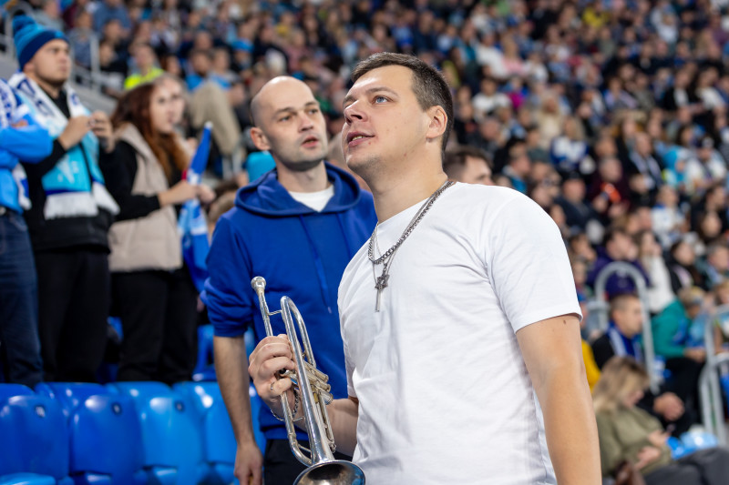 «Все в наших цветах»: болельщики на матче «Зенит»—«Локомотив»