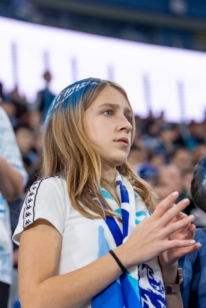 «Все в наших цветах»: болельщики на матче «Зенит»—«Локомотив»