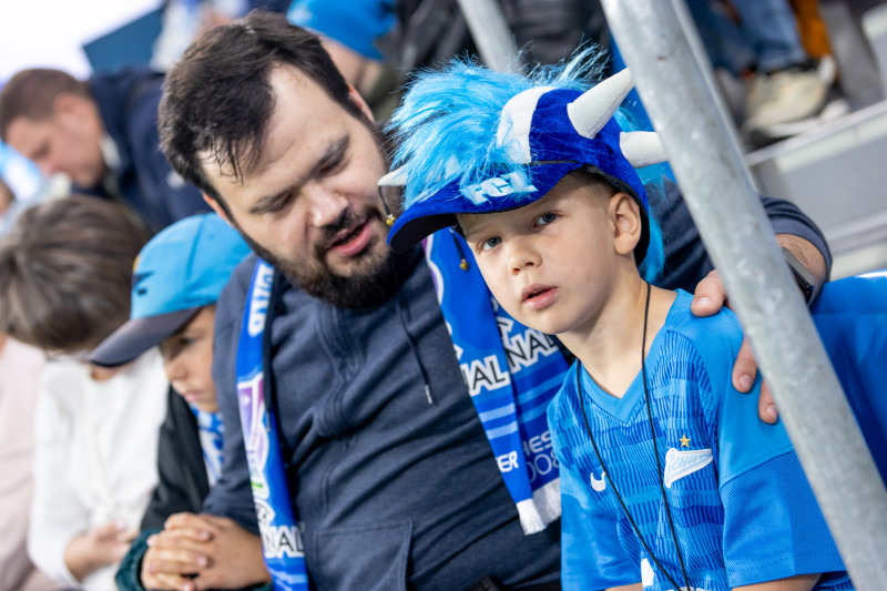 «Все в наших цветах»: болельщики на матче «Зенит»—«Локомотив»