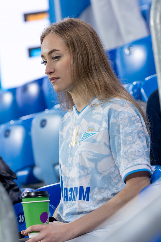 «Все в наших цветах»: болельщики на матче «Зенит»—«Локомотив»