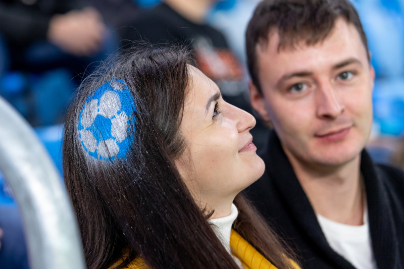 «Все в наших цветах»: болельщики на матче «Зенит»—«Локомотив»