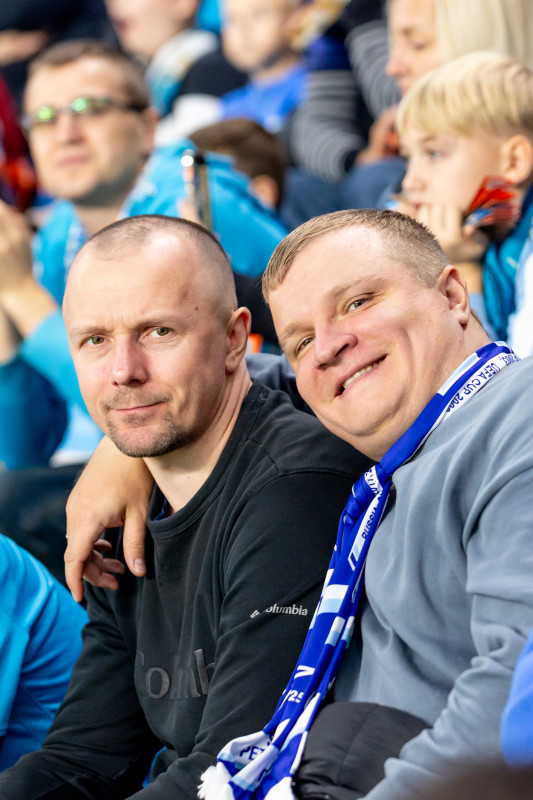 «Все в наших цветах»: болельщики на матче «Зенит»—«Локомотив»