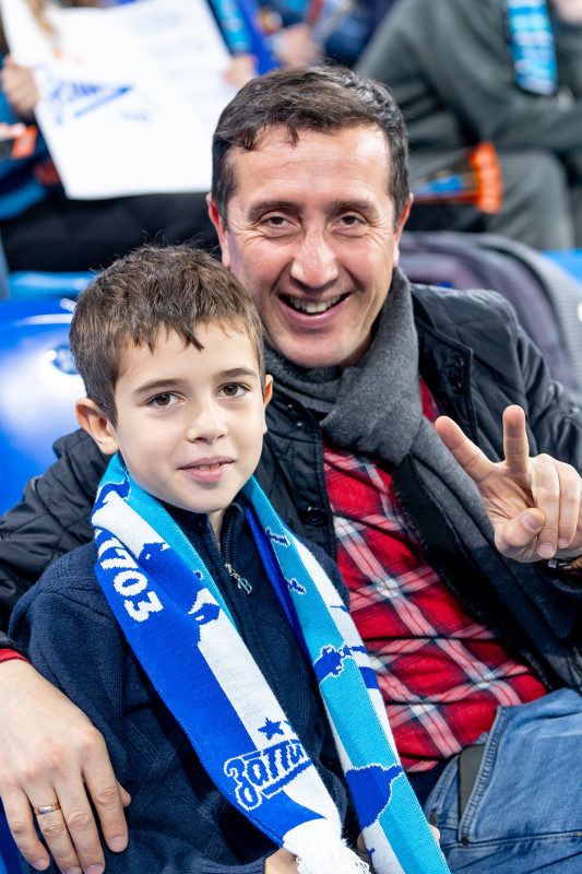 «Все в наших цветах»: болельщики на матче «Зенит»—«Локомотив»