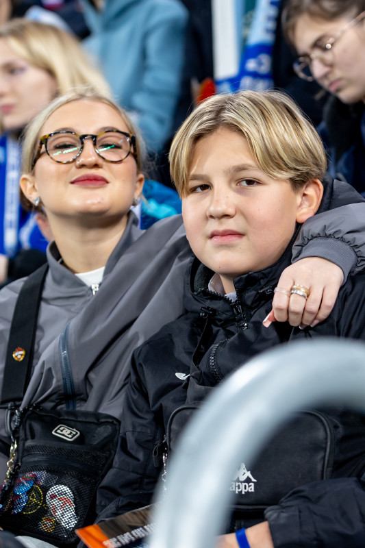 «Все в наших цветах»: болельщики на матче «Зенит»—«Локомотив»